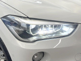 ●LEDヘッドライト:夜間走行時も良好な視界を確保し安心して運転できる高輝度LEDヘッドライトを装備!点灯速度が早く、消費電力も抑えられています。