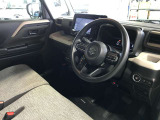 運転席に座ると、前方が見やすくて運転し易そうな印象です♪