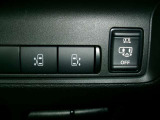 両側電動スライドドア装備です。運転席からボタン操作で開閉できます