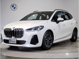 【BMWの伝統】BMWのお車は、&ldquo;駆け抜ける歓び&rdquo;を意識し、走行の安定性とコーナリングの良さを追求し、思い通りにハンドルの操作可能です。
