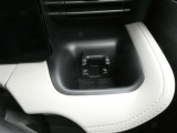 運転席側にあるドリンクホルダーです。