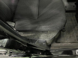 痛みの出やすい運転席シートの角、フロアマット、座面、ともに良好です