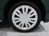 タイヤサイズは(165/55R15)でキャップ付きスチールホイールです。