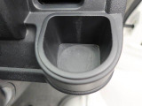 【カップホルダー】エアコン吹き出し口下部に設置されていますので使いやすさバッチリ!運転席から手の届くちょうどの位置です!