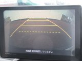 【リアカメラ】リバースに入れるだけで後方の映像が映ります。安全確認や、狭い駐車場での車庫入れ、雨の日や夜間など視界の悪い時に便利です。安全にバックする為には欠かせない装備です。