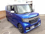 自社整備工場で点検整備をおこなってからお渡ししています。車検が残っている場合は『12ヶ月点検整備』を、車検整備付きの場合は『車検整備』をおこないます。整備費用は車両本体価格に含まれています。
