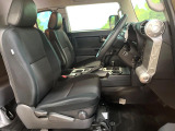 運転席まわりには十分なスペースがあり、大柄な方でもゆったり運転していただける環境です。