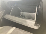 ◆純正ビルトインETC『グローブボックス内に綺麗に収納されています。御納車時には再セットアップを実施。マイレージ登録に関してもお気軽に担当営業までお尋ねくださいませ。』