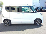 こちらのお車は店頭に展示してありますので、ぜひ実際にご覧ください。ご来店お待ちしております。