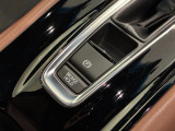 オートブレーキホールド機能付きです☆停車中にブレーキペダルから足を離しても、停車状態が続きます。渋滞、信号待ちの間等、安心です。アクセルを踏めば自動解除され、再発進できます。