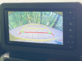 【バックカメラ】駐車時に後方がリアルタイム映像で確認できます。大型商業施設や立体駐車場での駐車時や、夜間のバック時に大活躍!運転スキルに関わらず、今や必須となった装備のひとつです!