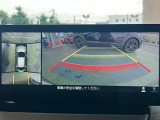 360&deg;ビューモニターでは、両サイドとフロント、バックカメラの合成で、あたかも上空から見下ろした様に周囲を確認して頂けます。駐車場だけでなく、T字路等でも活躍のアイテムです!