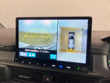 【バックカメラ】リバースにするだけで映ります、後方の安全確認や、狭い駐車場での車庫入れ、雨の日や夜間など視界の悪い時に便利です!安全にバックする為には欠かせない装備です。