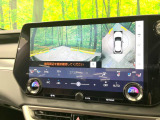【パノラミックビューモニター】専用のカメラにより、上から見下ろしたような視点で360度クルマの周囲を確認することができます☆死角部分も確認しやすく、狭い場所での切り返しや駐車もスムーズに行えます。