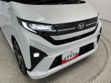 ヘッドライトには目立つくすみも無くクリアに仕上がっております。ポリッシャーでのみがきの工程を取り、ツヤのあるキレイな状態へ。