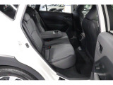 広さ十分のクロストレックの後席です。車高が高いので乗り降りが楽です。乗り込むというよりは座るという感じになりますので、ご年配の方にもやさしクロストレックの後席です。
