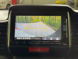 【バックカメラ】駐車時に後方がリアルタイム映像で確認できます。大型商業施設や立体駐車場での駐車時や、夜間のバック時に大活躍!運転スキルに関わらず、今や必須となった装備のひとつです!