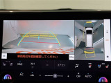 パノラミックビューモニター付きです。車両を上から見たような映像をモニター画面に表示。運転席からの目視では見にくい、車両周辺の状況をリアルタイムでしっかり確認できます。