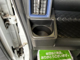 助手席側掘り込み式インパネカップホルダー