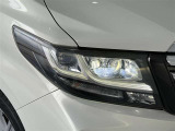 LEDヘッドライトです。デザイン性がよくとても明るいので、夜間の走行や悪天候でも安心です。しかも長寿命!