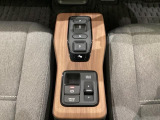 アクセルペダルだけで減速や停車まで行えるシングルペダルコントロールを装備。加減速の切り替えをスムーズに行えるようにしました。スムーズな走りでコントロールがしやすいドライブモードスイッチを設定しています