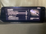 ハンドル操作をアシストすることにより車線からの逸脱回避を支援します。