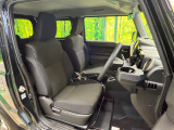 ドライバーによって運転しやすいポジションは異なり、あの車はどうなのか不安なこともありますよね。気になるお車は店頭で乗り込んでご確認いただけます♪