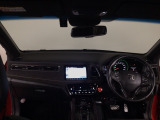 【前方視界】開放的な前方視界!運転がしやすく疲れにくいです♪窓が大きく、見通しがとっても良いおクルマですよ♪