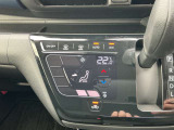 操作のし易いオートエアコンです。気温に合わせて車内を快適に保てます。