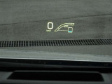 カラーヘッドアップディスプレイ付き。少ない視線移動で情報を確認できるので、運転の疲労軽減に繋がりますよ♪