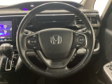 ハンドルにHondaセンシング系のクルーズコントロールやレーンキープアシストなどのスイッチと、オーディオの操作スイッチが装備されています。ハンドルから手を離さず安全に操作できます。