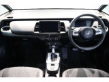 操作性に優れた運転席となります!小物入れや各ボタンの配置にこだわり、使いやすいです!座り心地もよく視認性も良好なのでロングドライブもお任せ下さい!