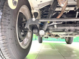 お車を安心してお乗りいただく為には、足回りの定期点検が欠かせません。サービスサポート(有償保証)では無料点検もご提供しており、安心のカーライフをお過ごしいただけるサポート体制が整っています。