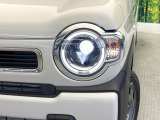 【LEDヘッドライト】悪天候や夜間走行時も良好な視界を確保し安心して運転できる高輝度LEDヘッドライトを装備!点灯速度が早く、消費電力も抑えられています。