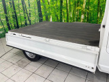 積み下ろしのしやすいデッキにはたっぷりと荷物を積み込んでいただけます。遊びから仕事まで、様々なシーンで頼れます♪