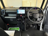 見易い計器類と運転し易いドライビングポジションは、視角も少なく前方&左右の見切りが良く運転し易いクルマです