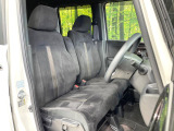 運転席シート廻りは使用感も少なく、良好な状態となっています。前オーナー様が丁寧に使っていたことがよくわかりますね。
