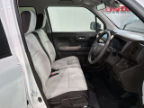 シートは厚めのクッションですのでゆったり座れますよ。