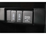 USBソケットがついていますのでコードを繋げばスマートフォンなどの充電が出来ます!