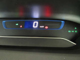 e-POWER専用メーターはモーター出力、エネルギーフロー表示、各種燃費表示機能、バッテリー残量、デジタル時計、航続可能距離、サービスインターバルなどが表示されます。 走行距離 131412km