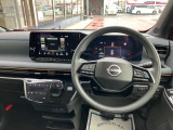 使いやすく安全な操作性と良好な視界を実現した運転席!