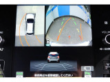 バックギアに入れるとバックカメラの映像がナビに映ります。障害物までの距離もわかりやすいです。