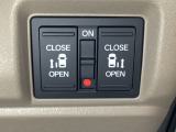 リアドアは乗り降りに便利な両側電動スライドドアです。また運転席に座っていながらスイッチ操作で自在にスライドドアを開け閉めできます。