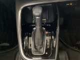 「e:HEV」は、モーター走行を中心にしながら電気エネルギーやエンジン動力を最も効率よく使い分けることができる賢いハイブリッドシステムです。サイドブレーキはスイッチ操作の電子制御パーキングブレーキです
