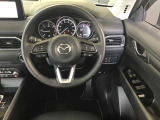 ハンドルも手にしっくり馴染み、握りやすくしっかり車の情報が伝わってきます。