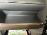 よく使うものが手を伸ばせばすぐ届く。機能的で充実した収納。