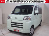後席プライバシーガラスやキーフリーシステム、電動格納カラードドアミラーなど、乗用車ライクな快適装備を備えたハイゼットカーゴ。外装色のミントグリーンも個性的です。