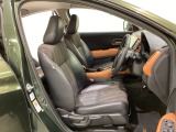 VSA装備車です。VSAはドライバーの操作と車の動きを見守っています。もし車の挙動が乱れたとき、4輪別々にブレーキをかけたり、エンジンパワーをしぼることによって車を安定させます。
