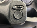 狭い駐車場で便利な電動格納ドアミラーが付いています。
