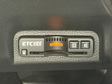 有料道路をキャッシュレスで通行できるETC車載器付きです。運転席足元に設置されています。ETCセットアップ費用は含まれておりません。別途必要となります。